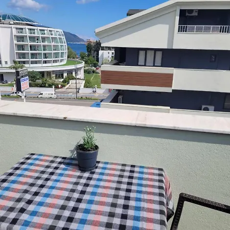 2 Minutes To Sea And Strip Private With Bathroom And Balcony Gazde/Camere de închiriat